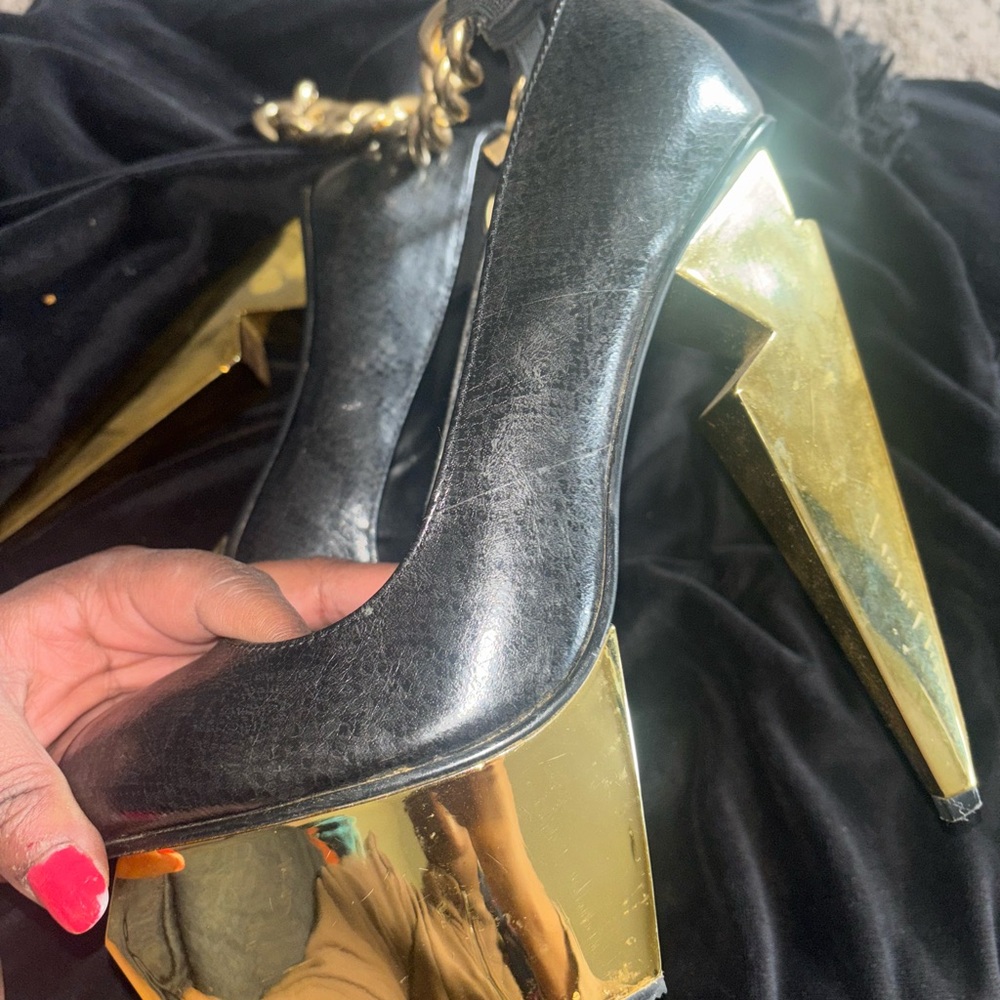 Elegant Black and Gold Women's Heels
